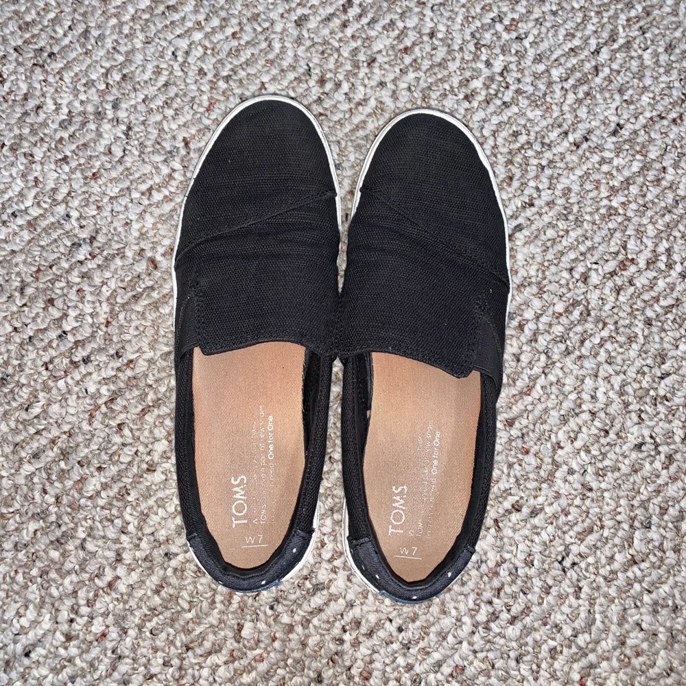 TOMS slip on sneaker shoes
